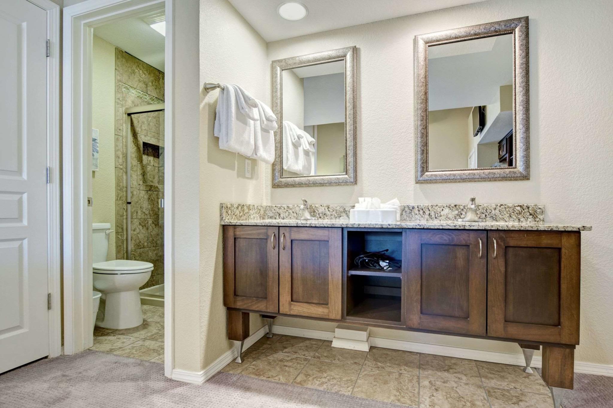 Greensview Branson By Exploria Resorts bathroom