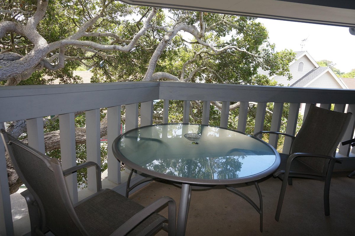 Pacific Grove Plaza balcony